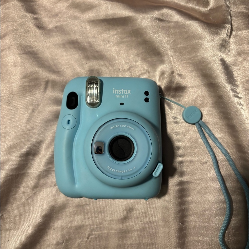 Instax Mini 11 Camera in Soft Blue